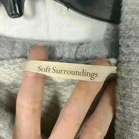 Soft Surroundings Poncho Gray White Snowflakes Pom Poms Hooded One Size - Picture 3 of 9